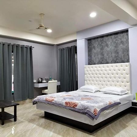 Radiant Club & Resort Имфал Екстериор снимка